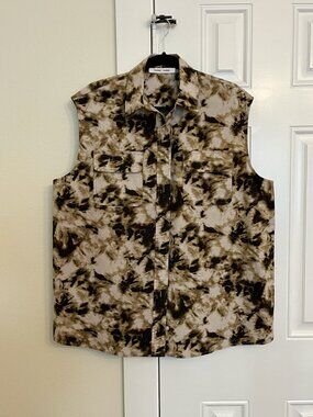 NWT Samsoe Samsoe Camo Sleeveless Shirt in Camo Clay